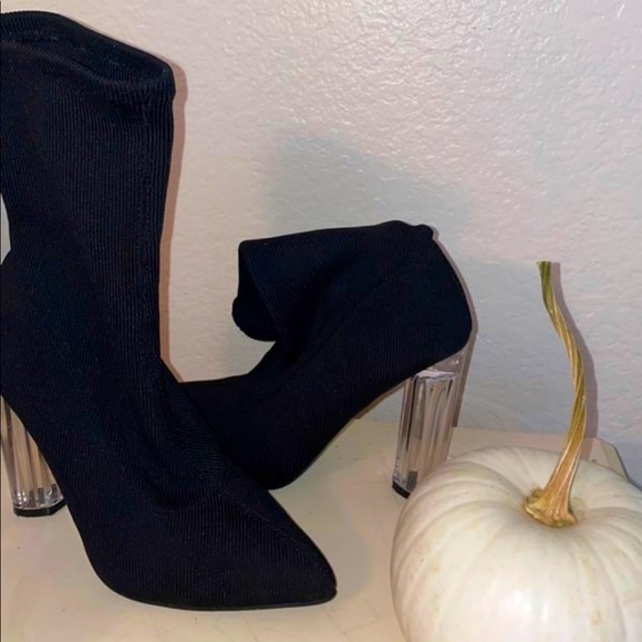 Forever 21 Shoes - Black heels bootie
